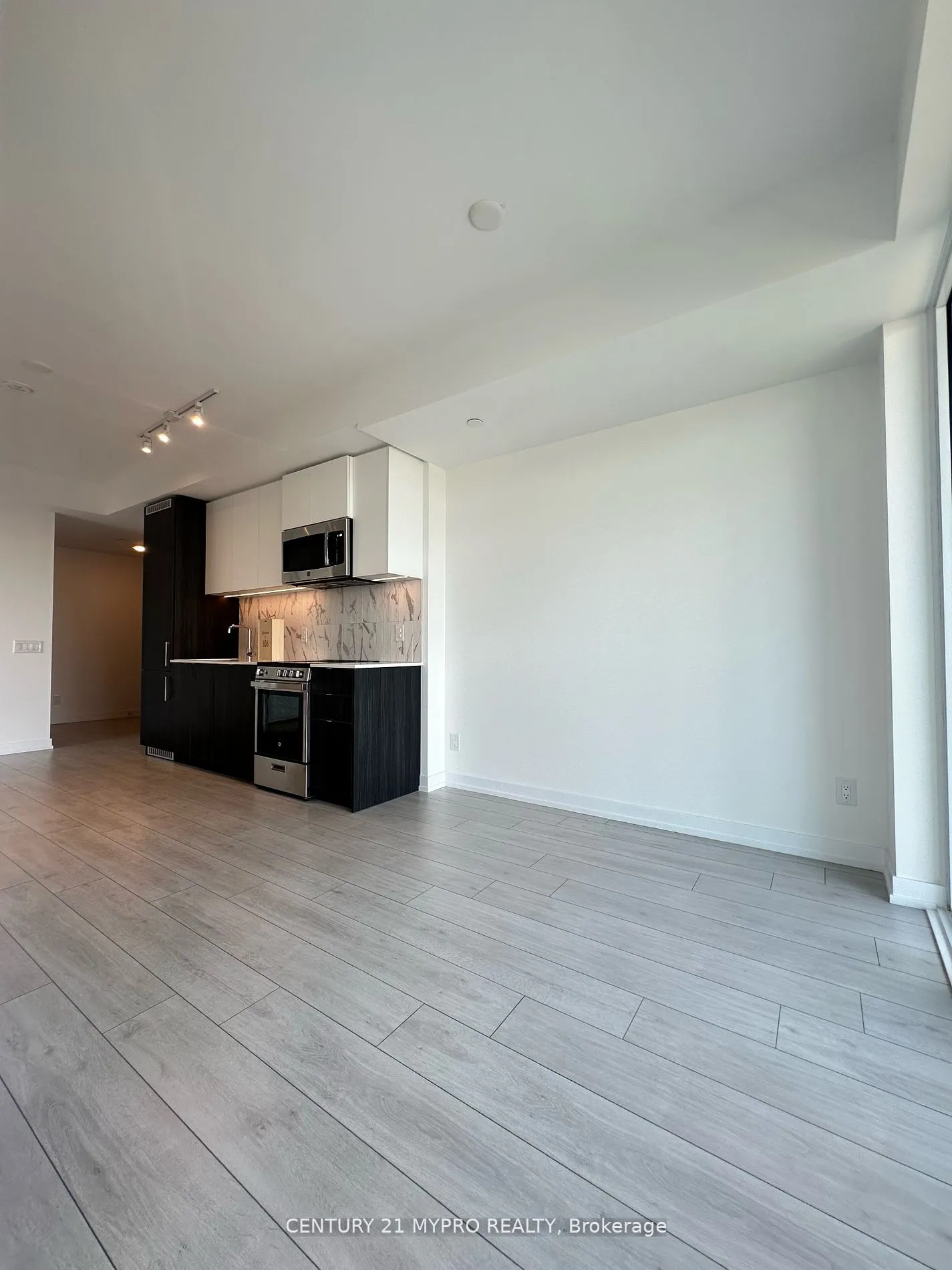 500 Dupont Street W, #607