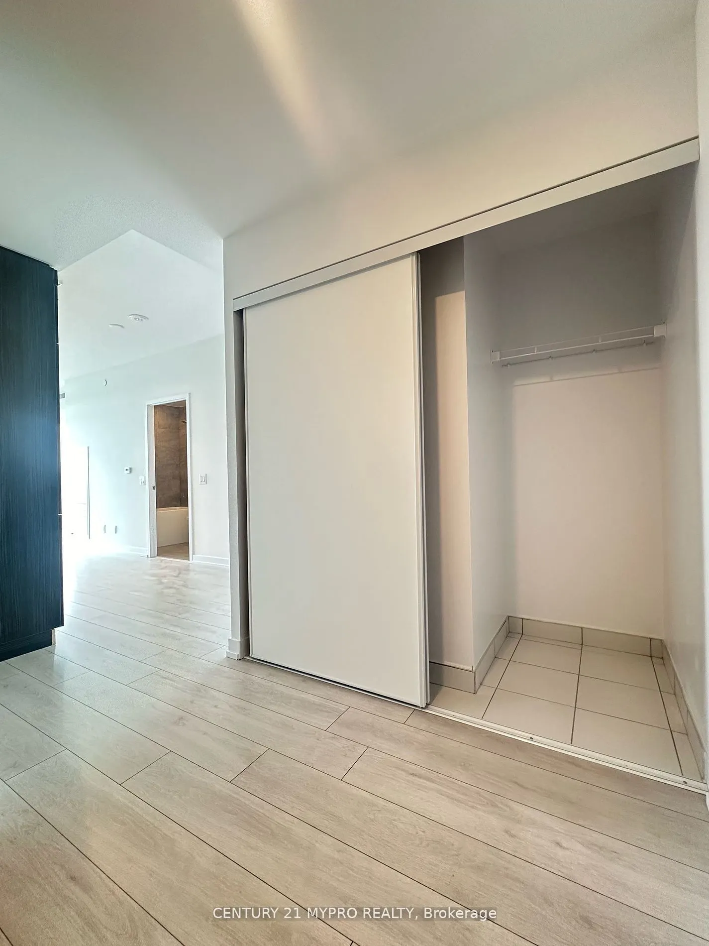500 Dupont Street W, #607
