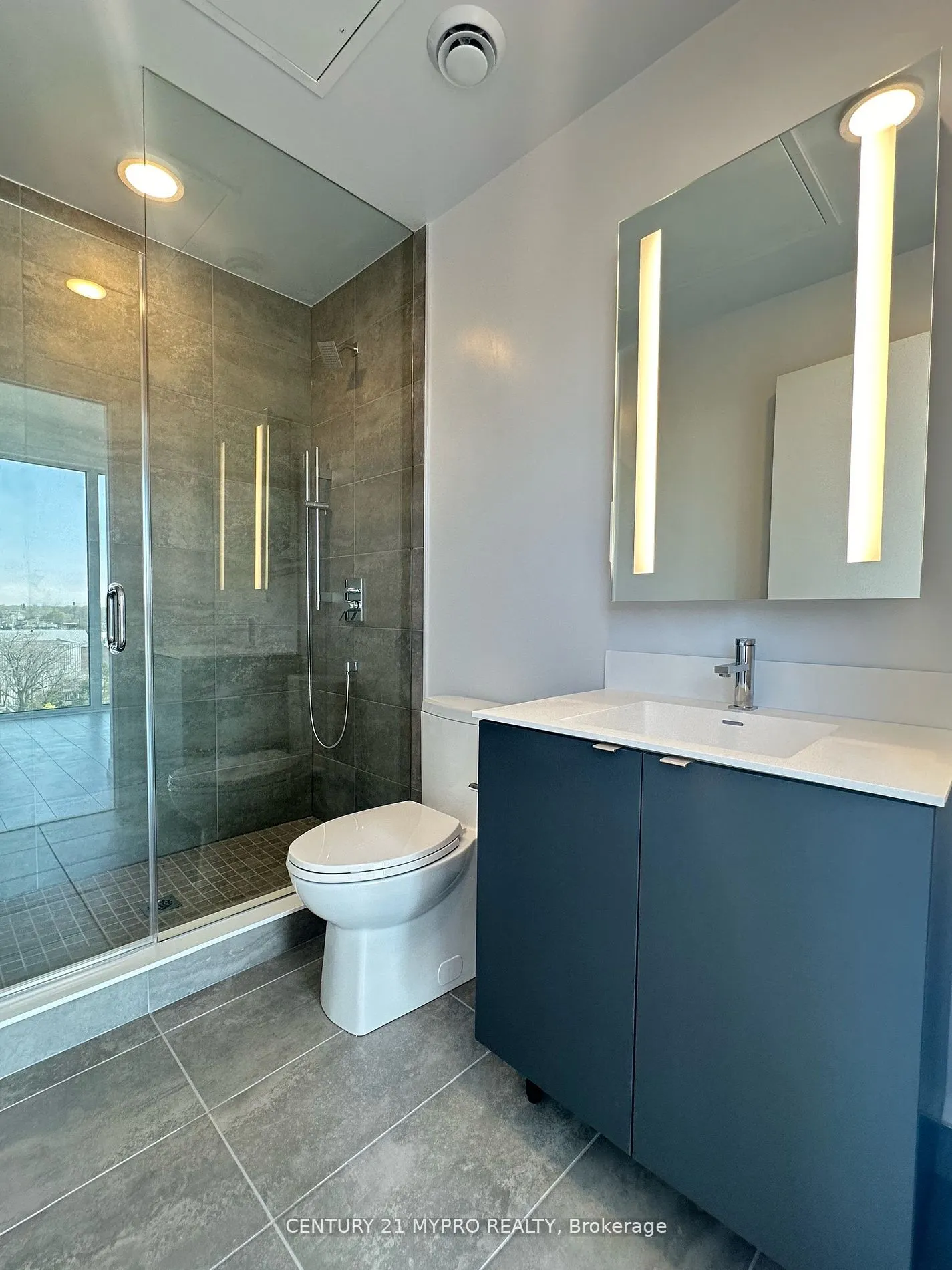 500 Dupont Street W, #607
