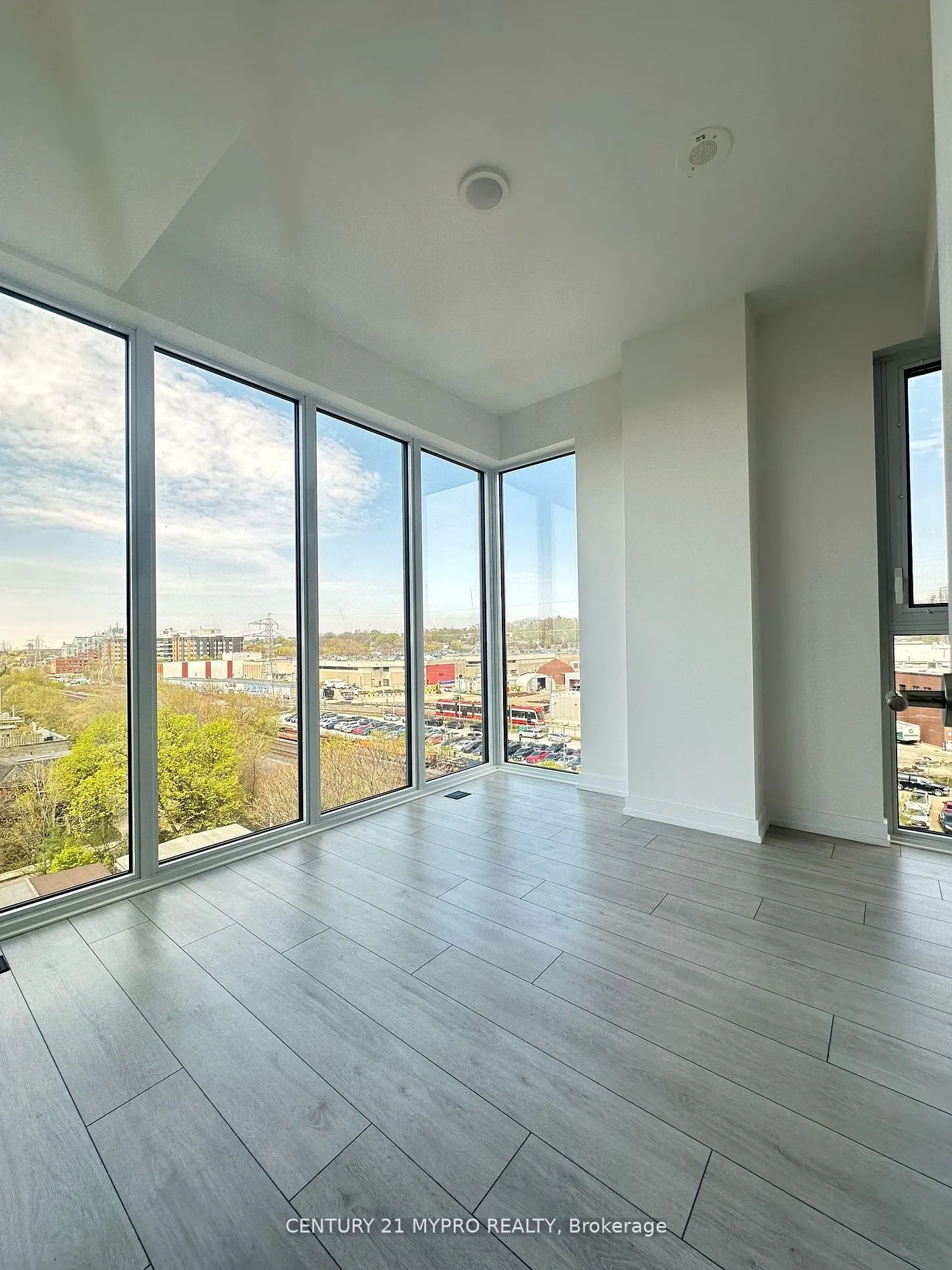 500 Dupont Street W, #607