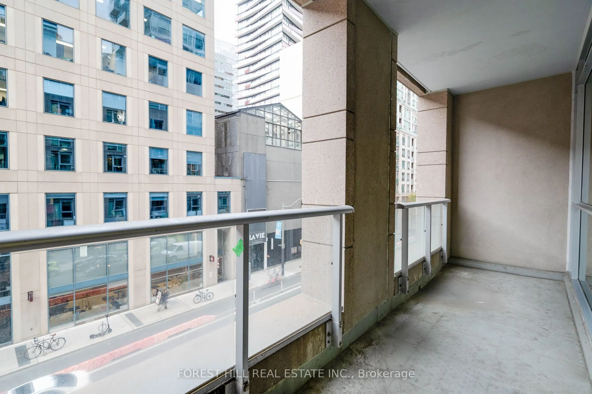 199 Richmond Street W, #318