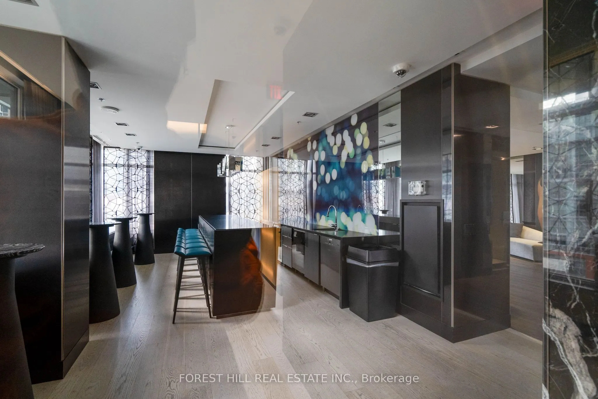 199 Richmond Street W, #318