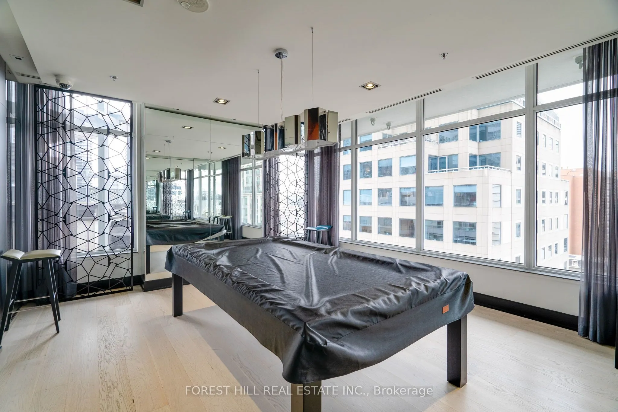 199 Richmond Street W, #318