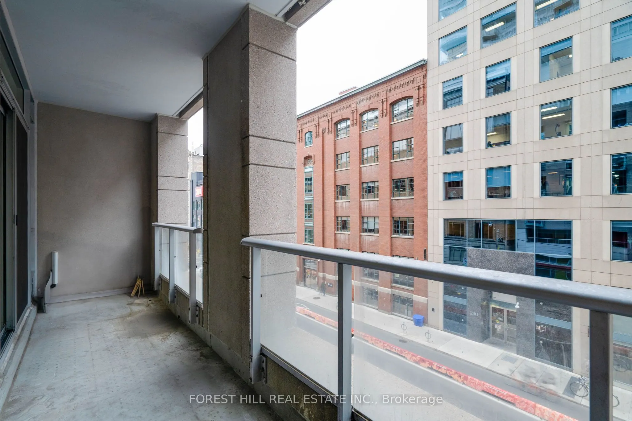199 Richmond Street W, #318