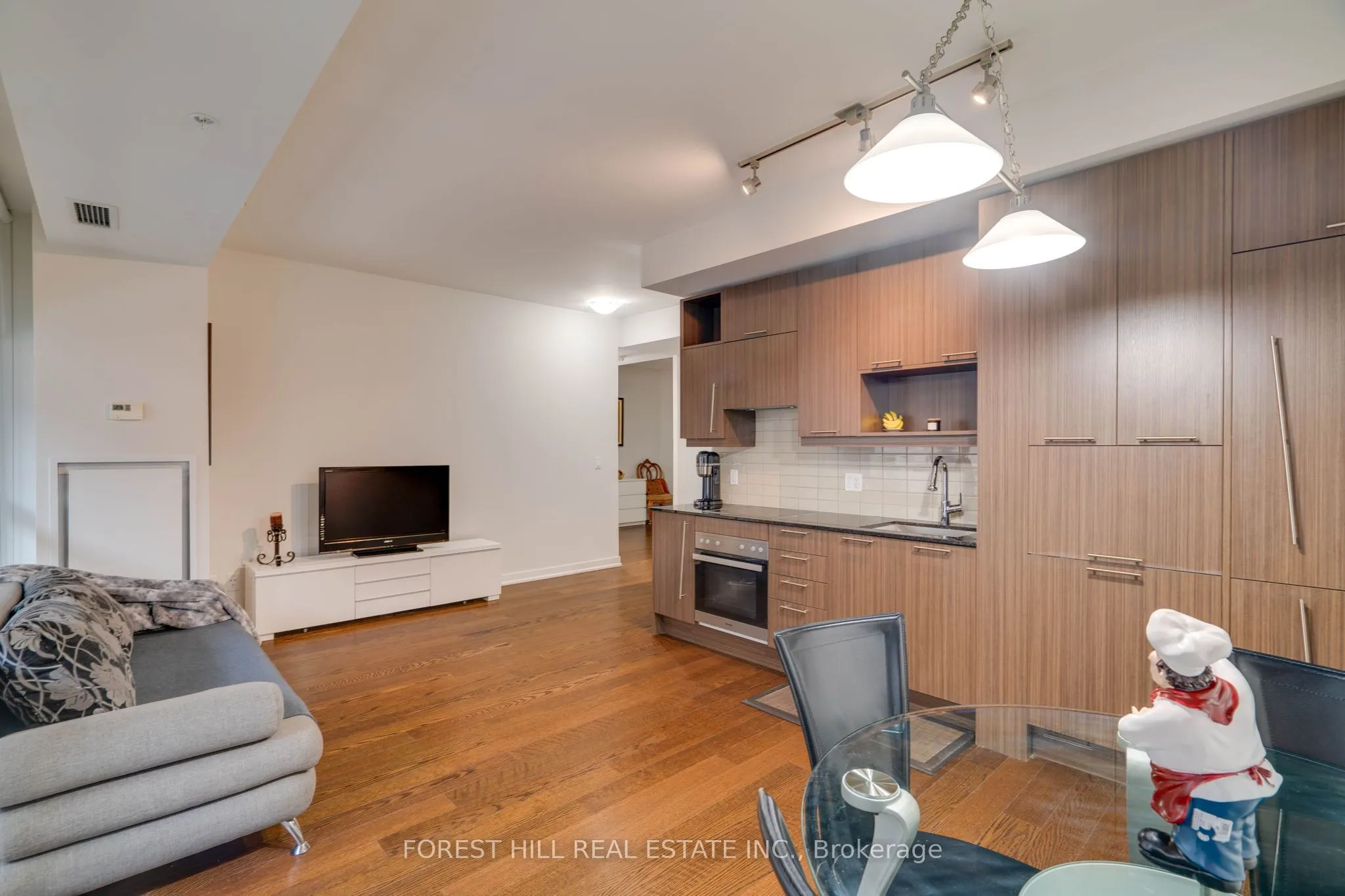 199 Richmond Street W, #318