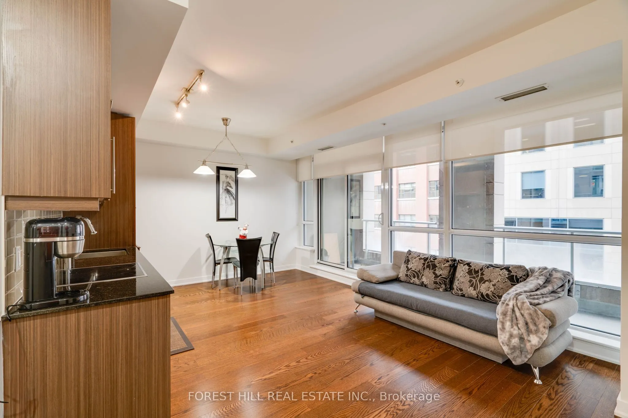 199 Richmond Street W, #318