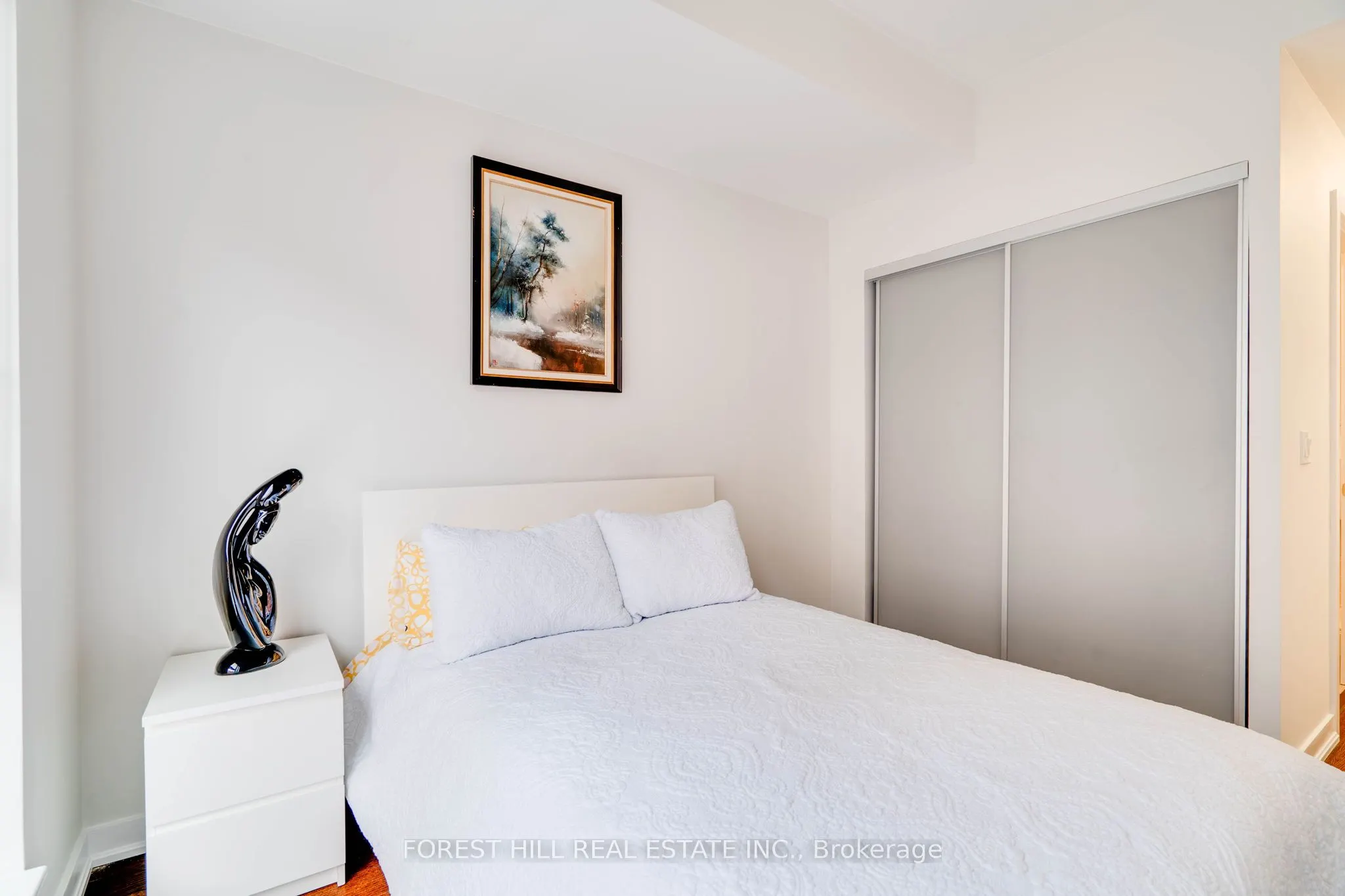 199 Richmond Street W, #318