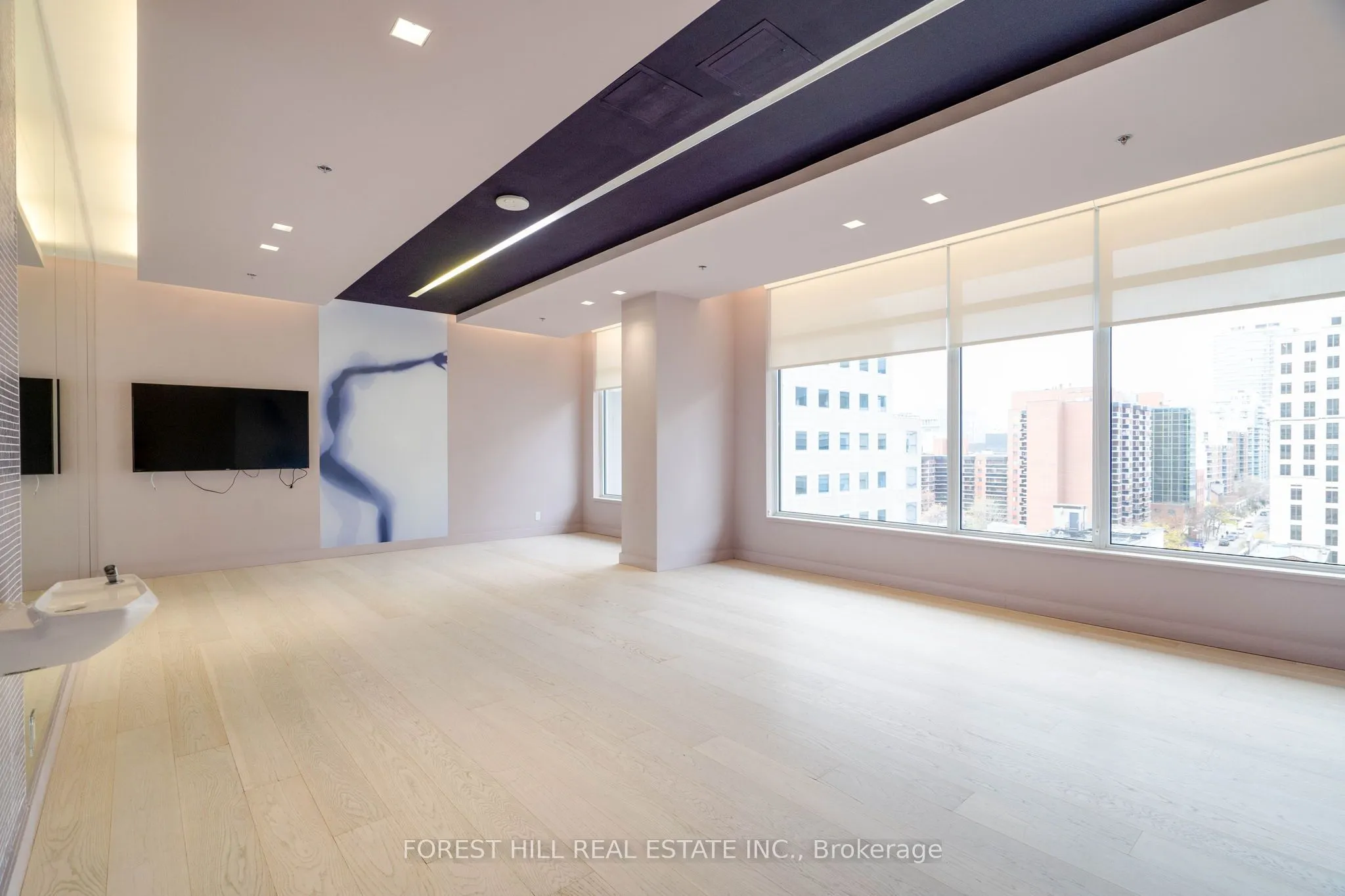 199 Richmond Street W, #318