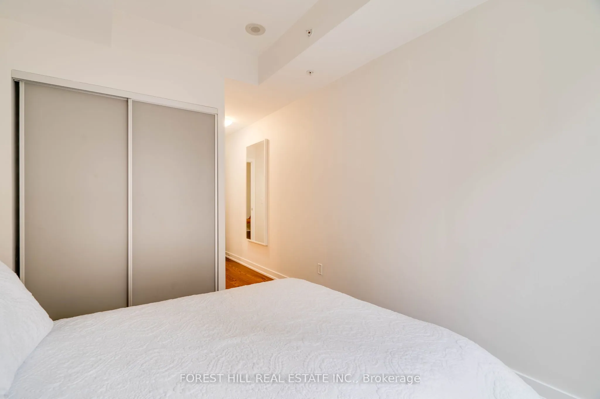 199 Richmond Street W, #318