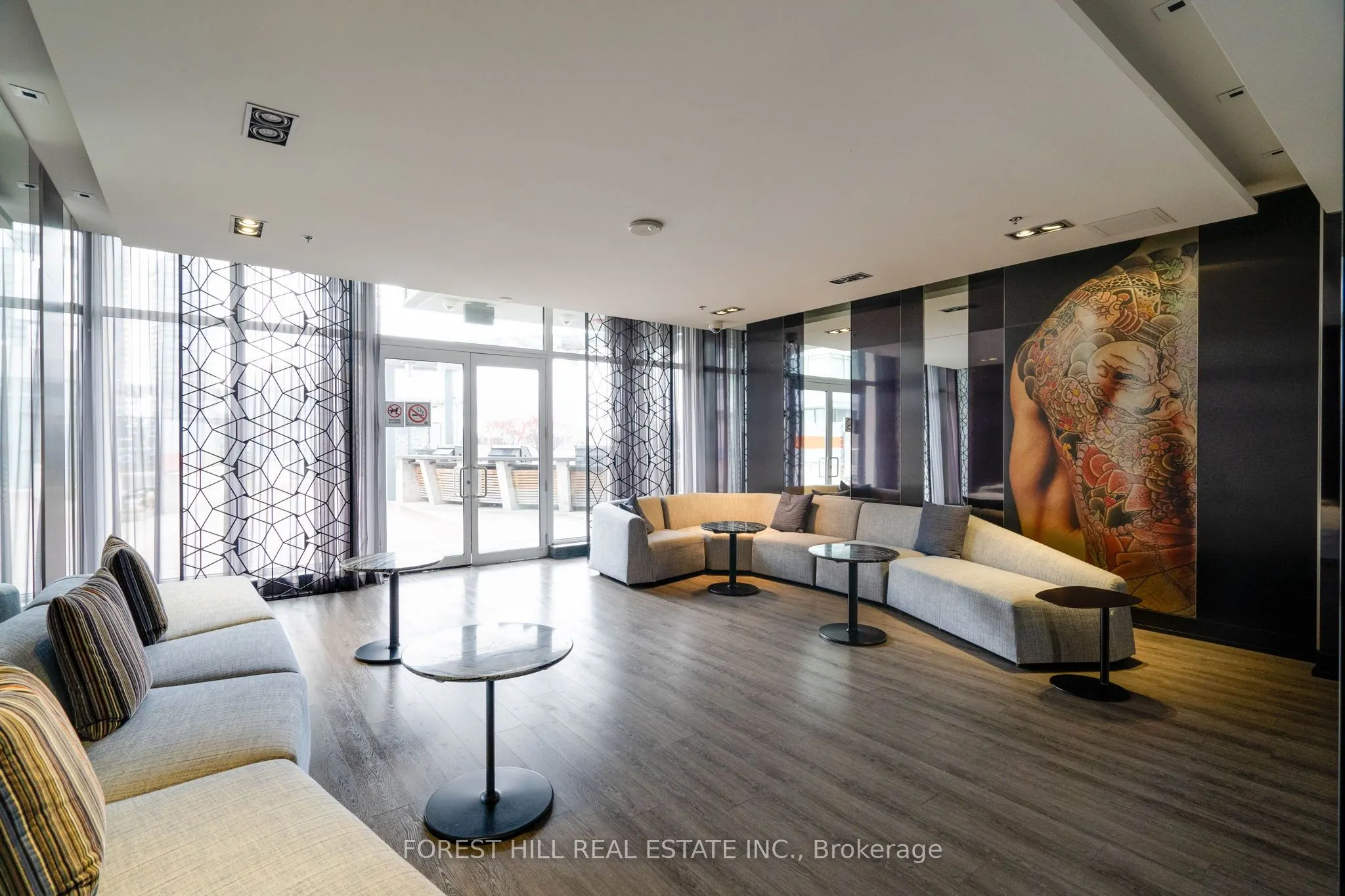 199 Richmond Street W, #318