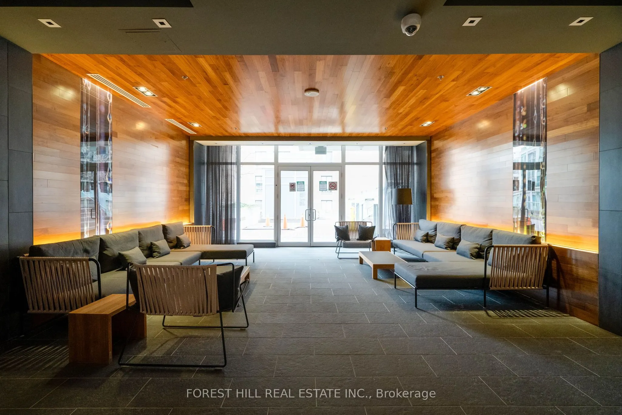 199 Richmond Street W, #318