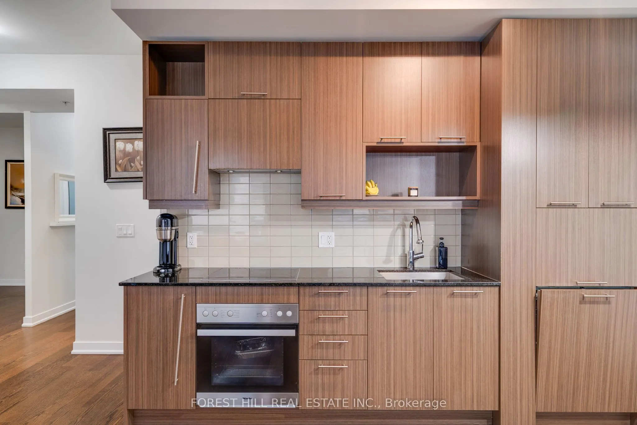 199 Richmond Street W, #318