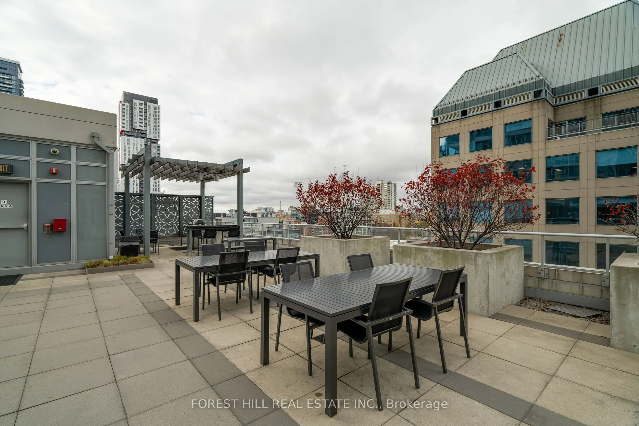 199 Richmond Street W, #318