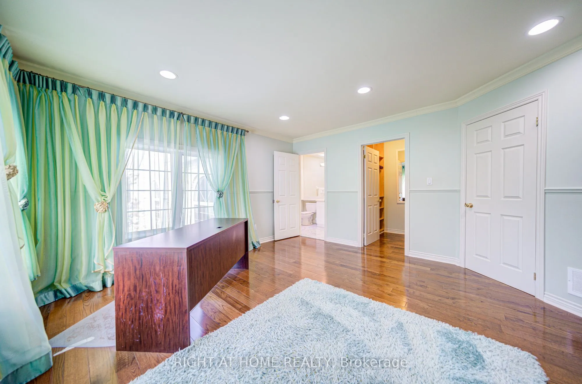 49 Arjay Crescent