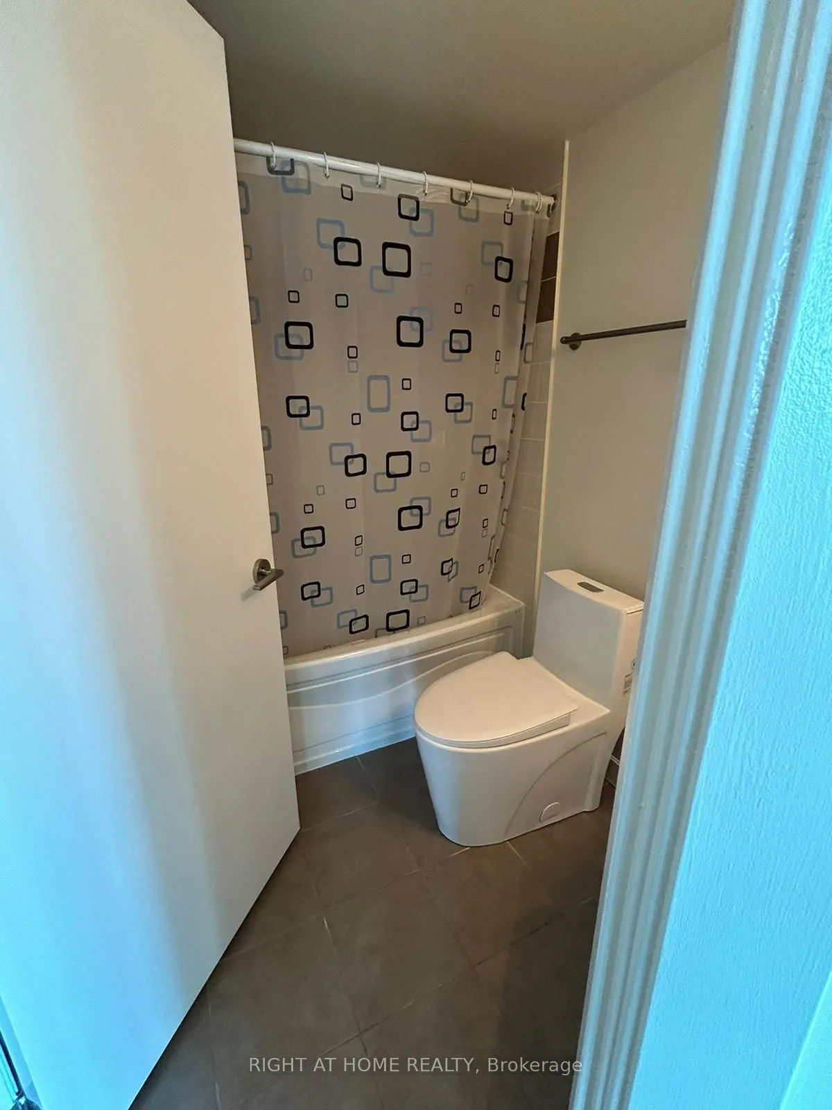 18 Harbour Street, #1205