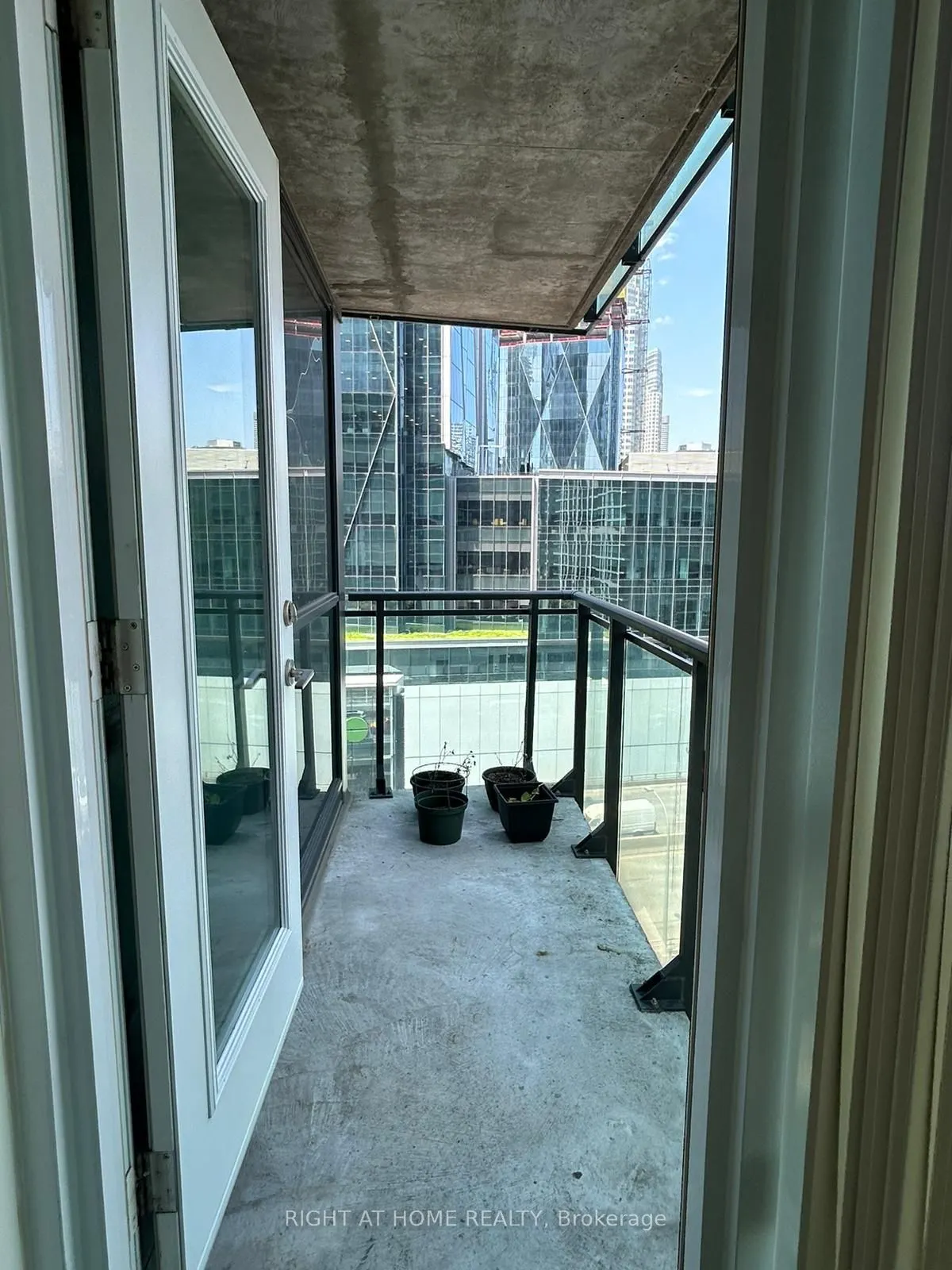 18 Harbour Street, #1205