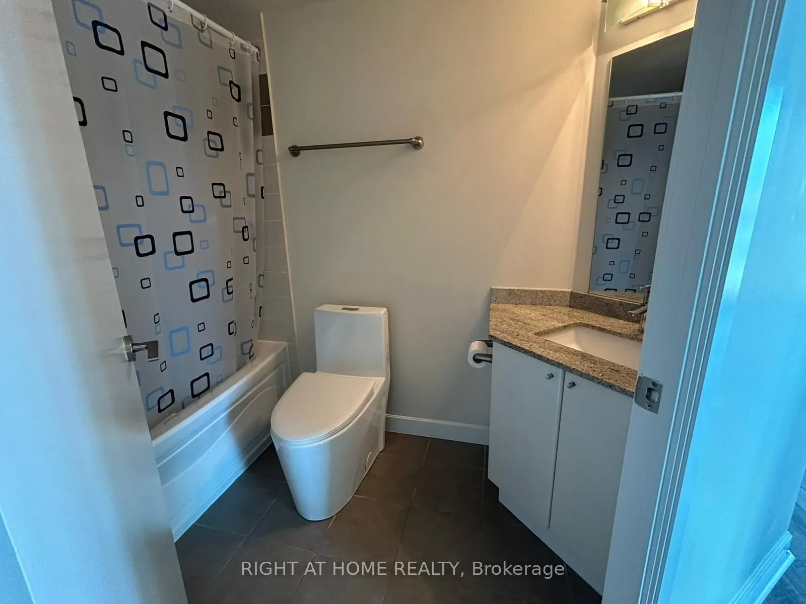 18 Harbour Street, #1205