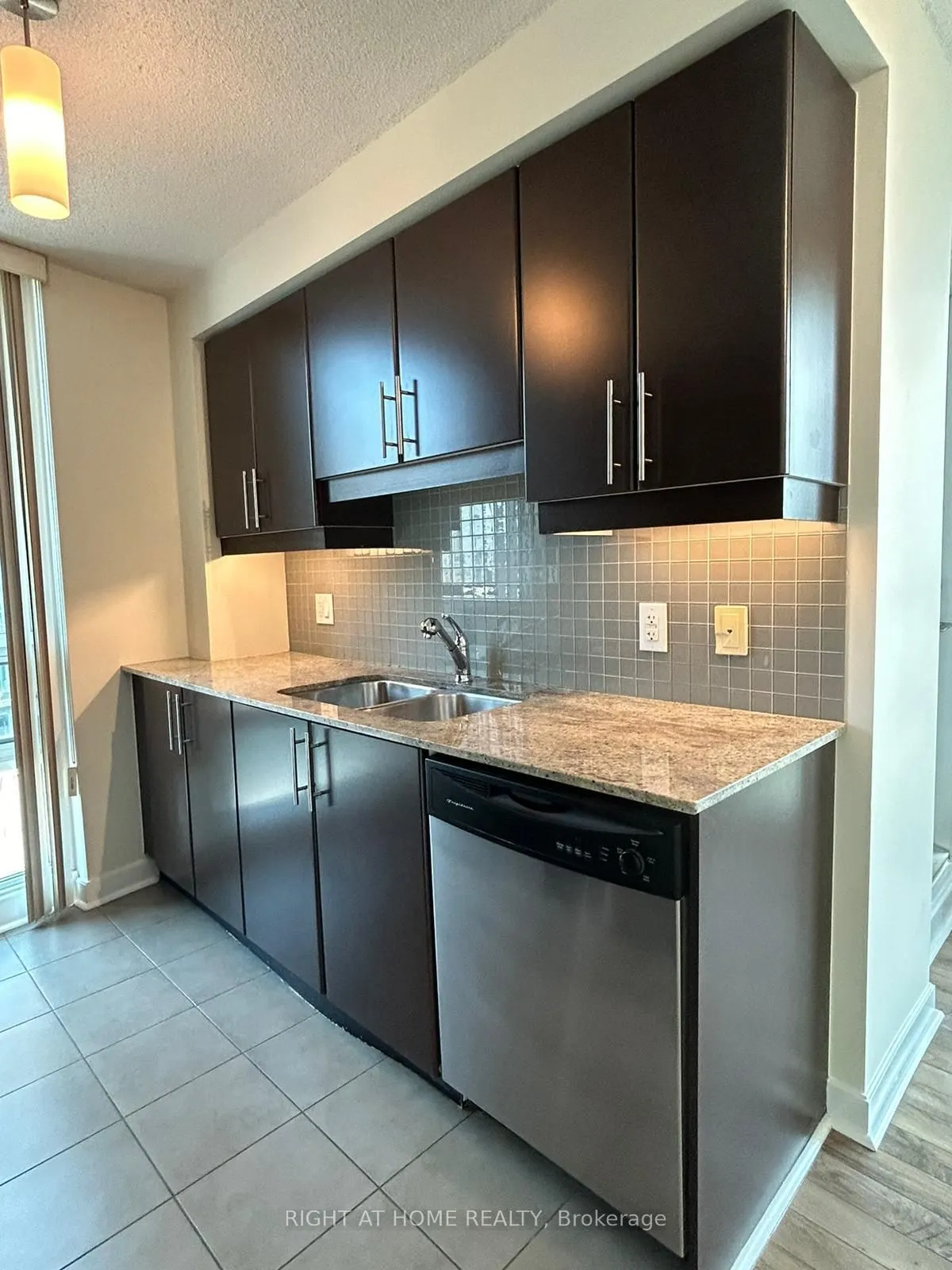 18 Harbour Street, #1205