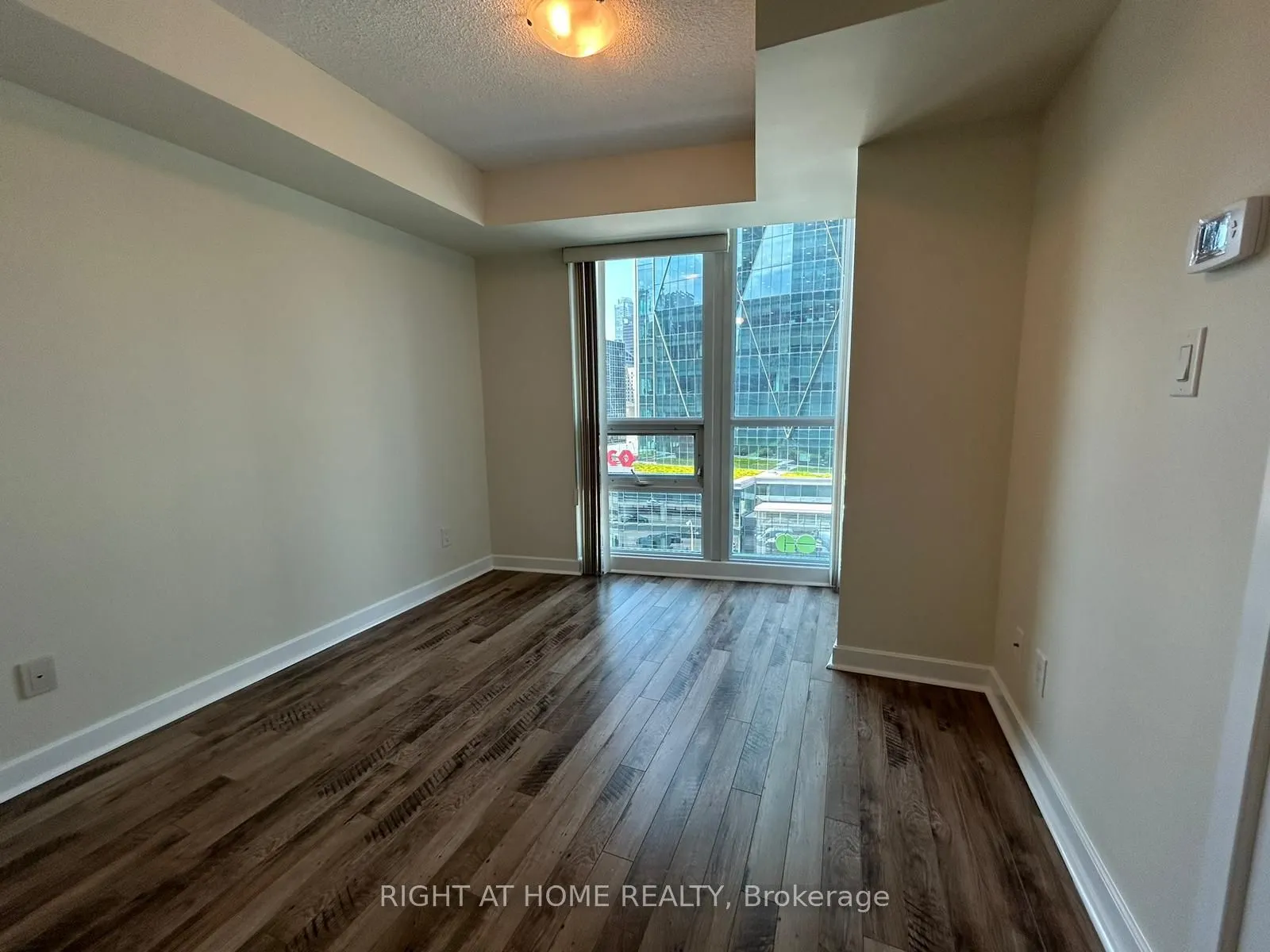 18 Harbour Street, #1205