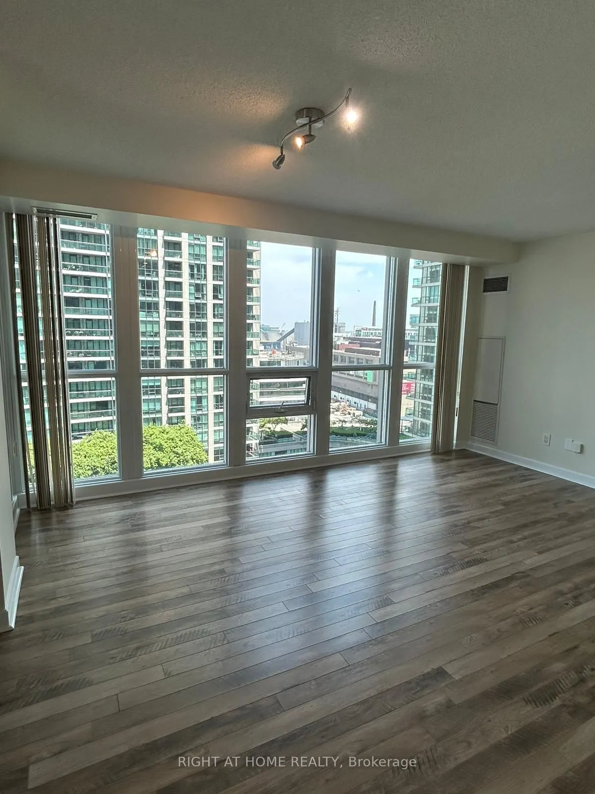 18 Harbour Street, #1205