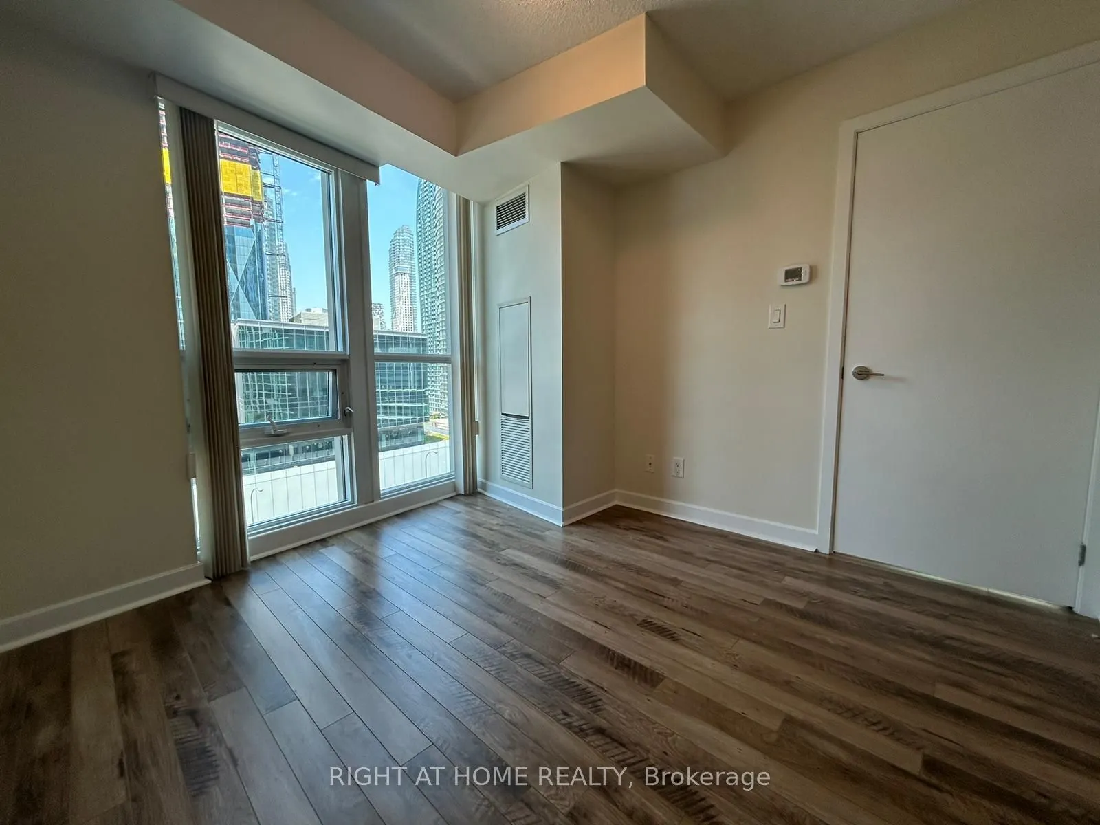 18 Harbour Street, #1205