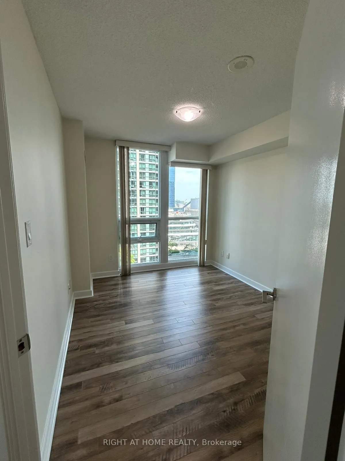 18 Harbour Street, #1205