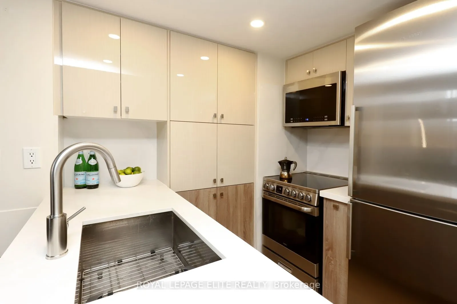 255 Richmond Street E, #220