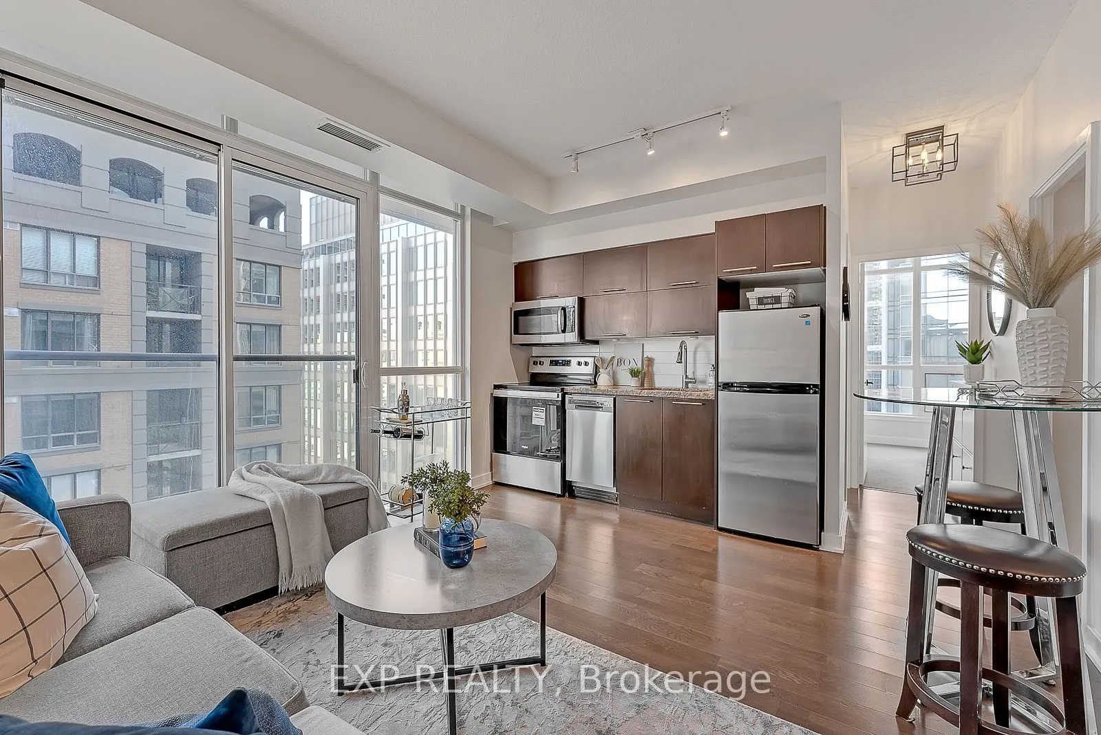 126 Simcoe Street, #1407