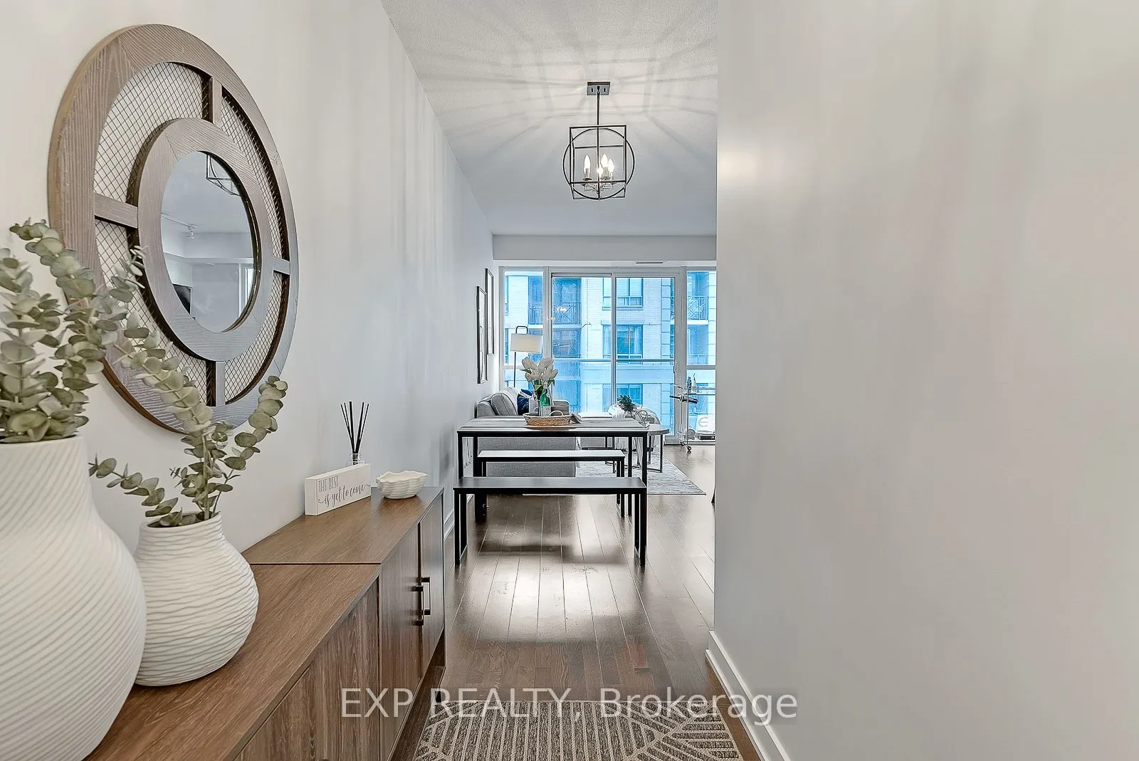126 Simcoe Street, #1407