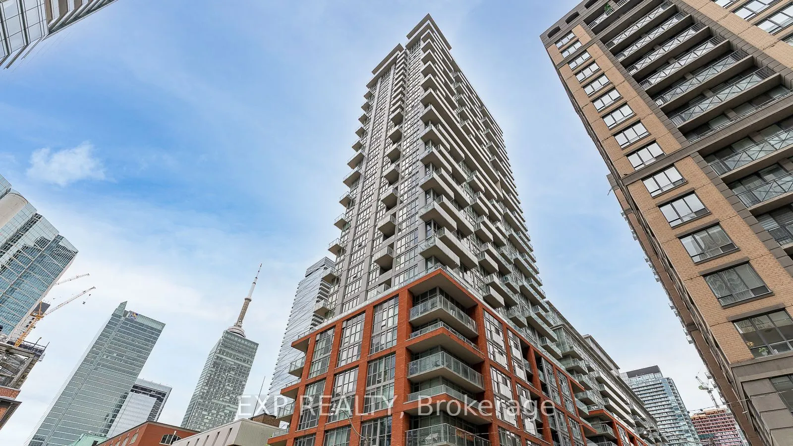 126 Simcoe Street, #1407