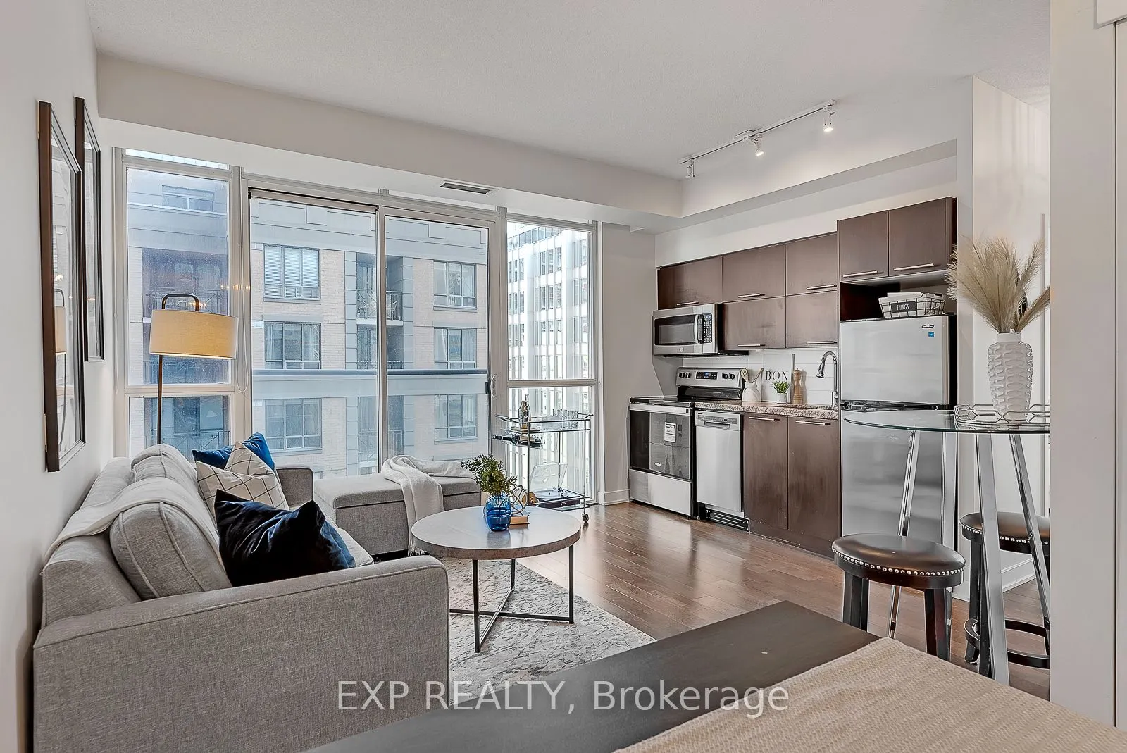 126 Simcoe Street, #1407