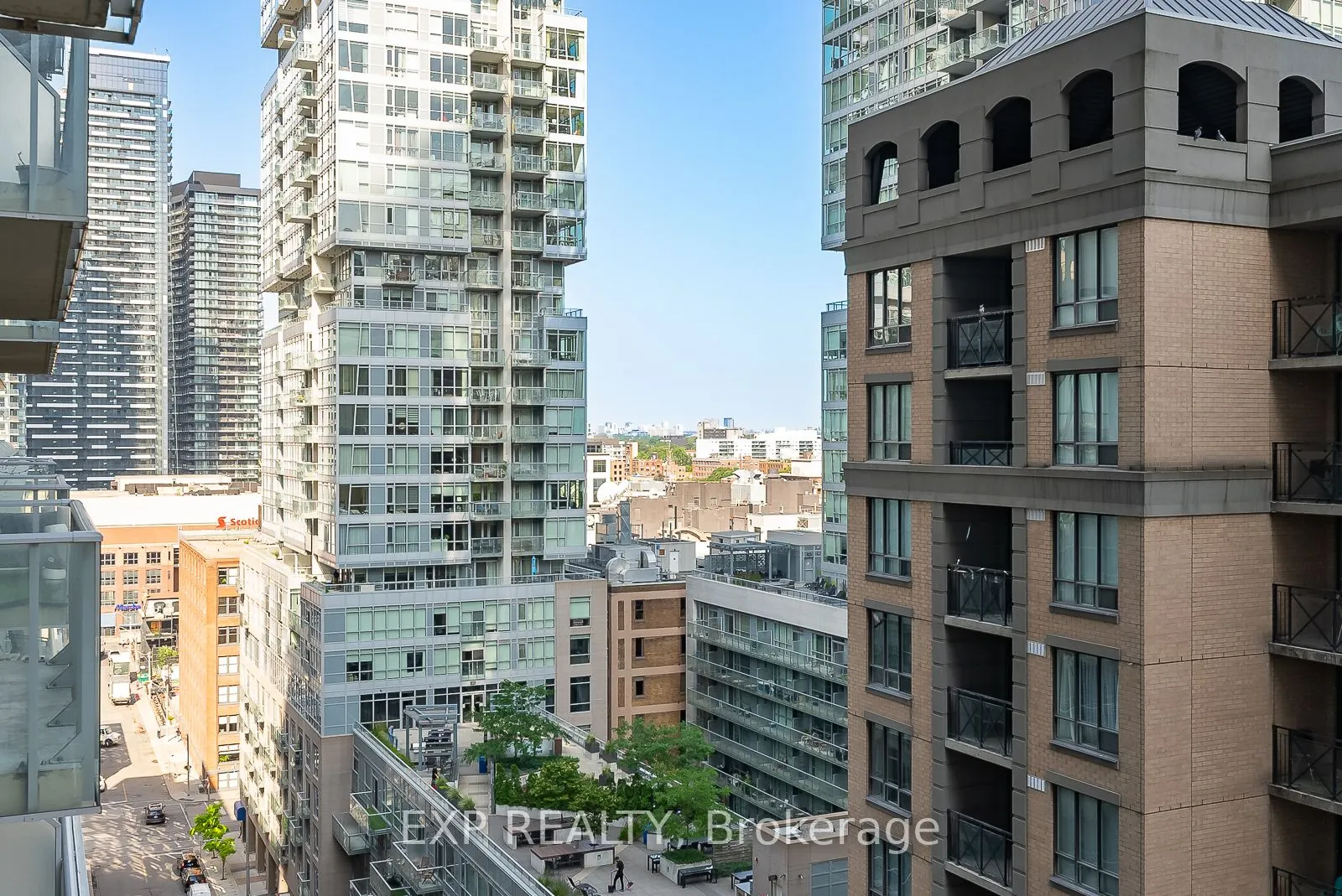 126 Simcoe Street, #1407