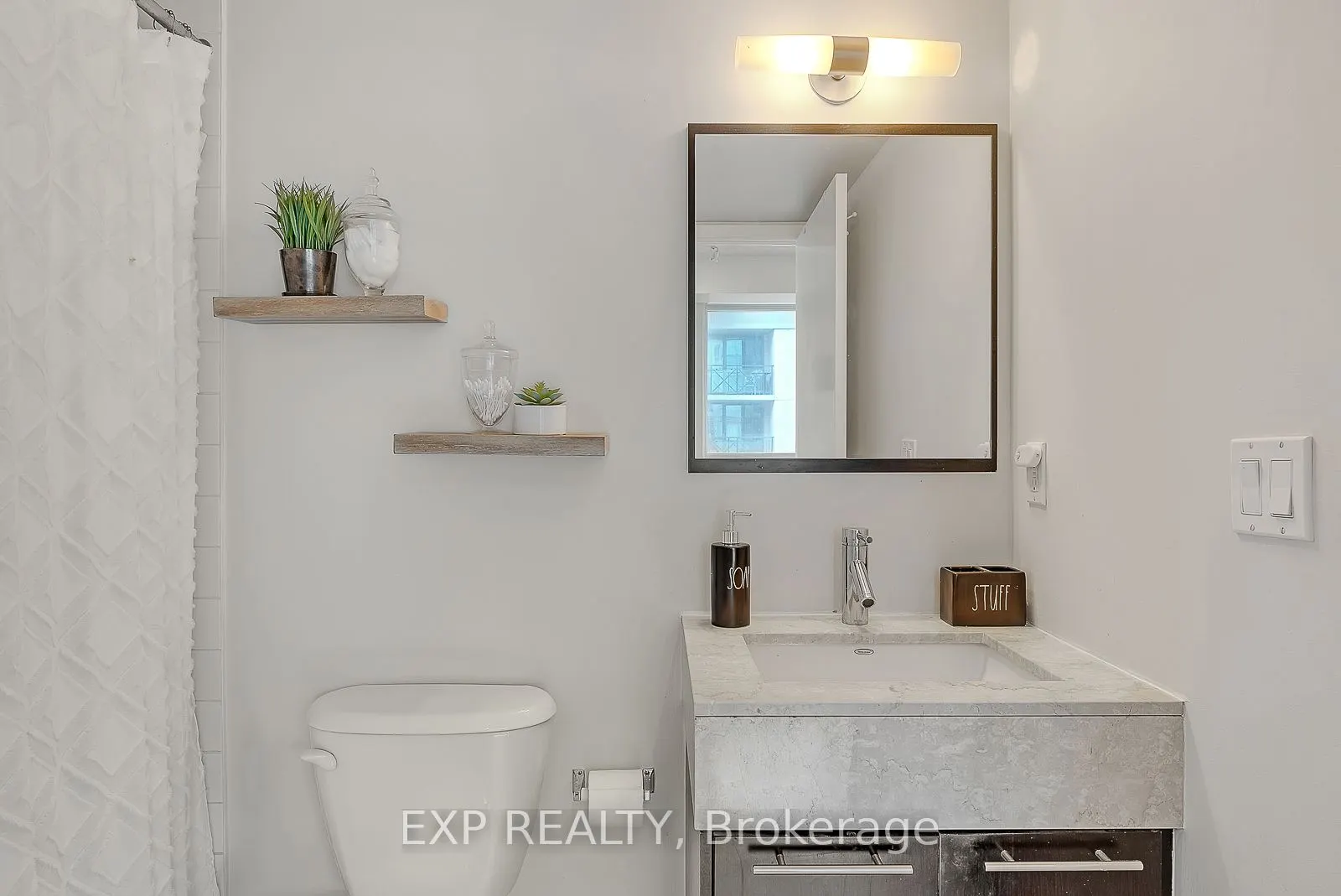126 Simcoe Street, #1407