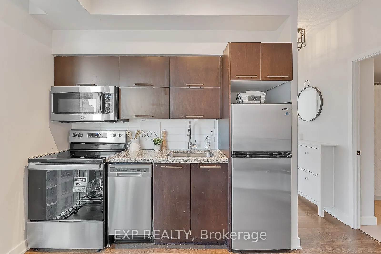126 Simcoe Street, #1407