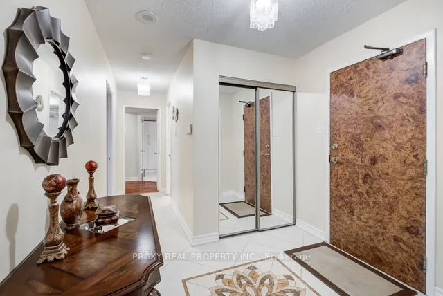 5460 Yonge Street, #807