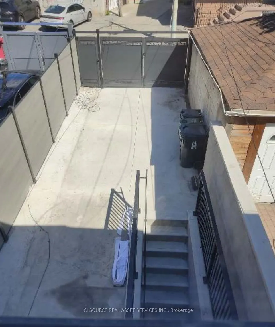 613 Dufferin Street