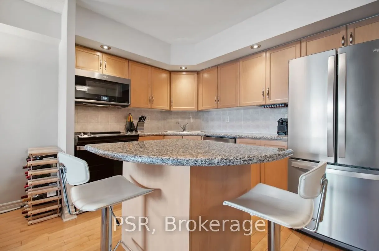 250 Wellington Street W, #1536