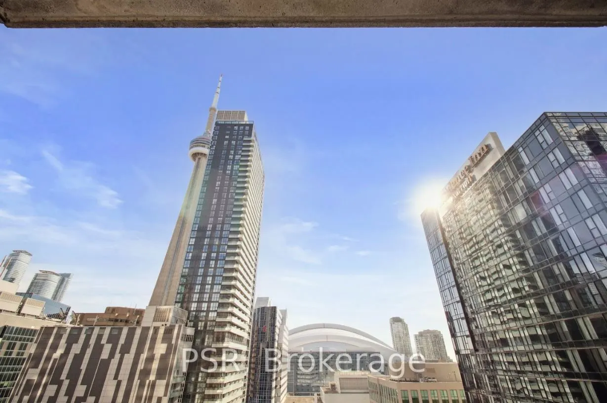 250 Wellington Street W, #1536