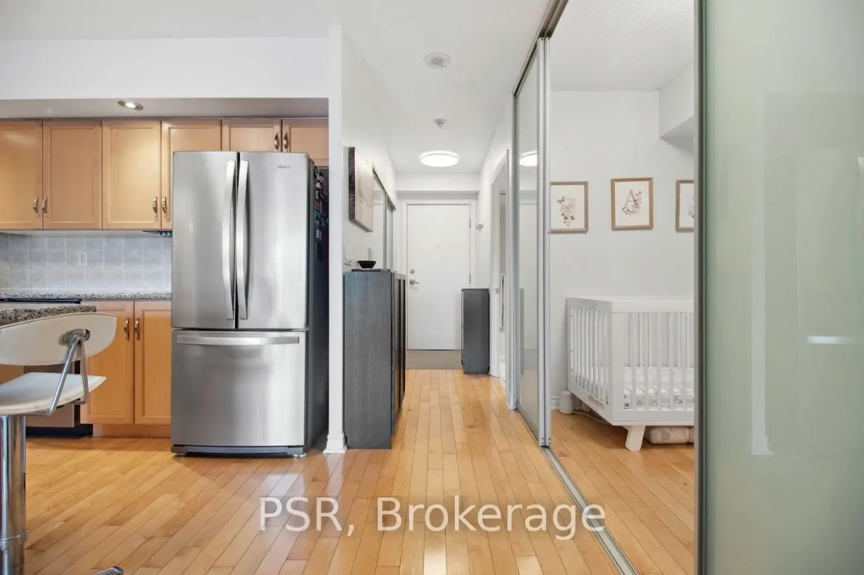250 Wellington Street W, #1536