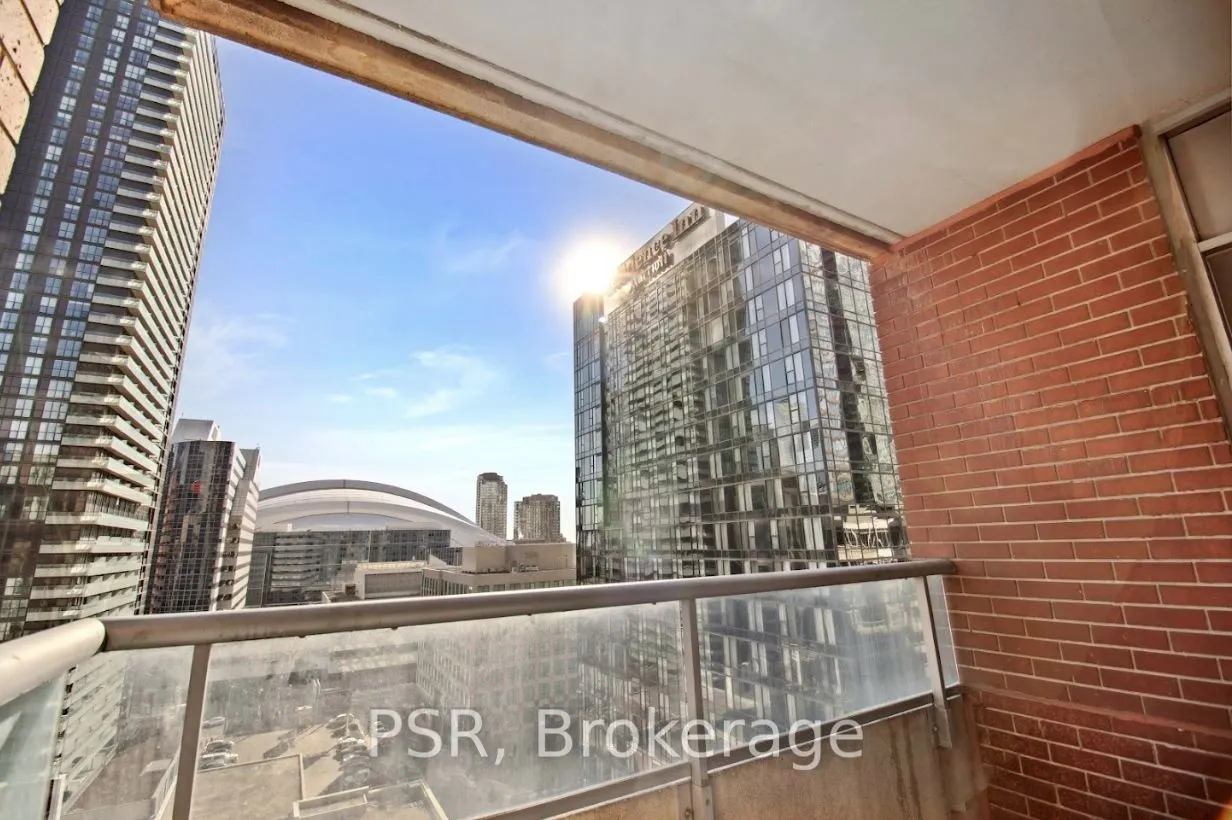 250 Wellington Street W, #1536