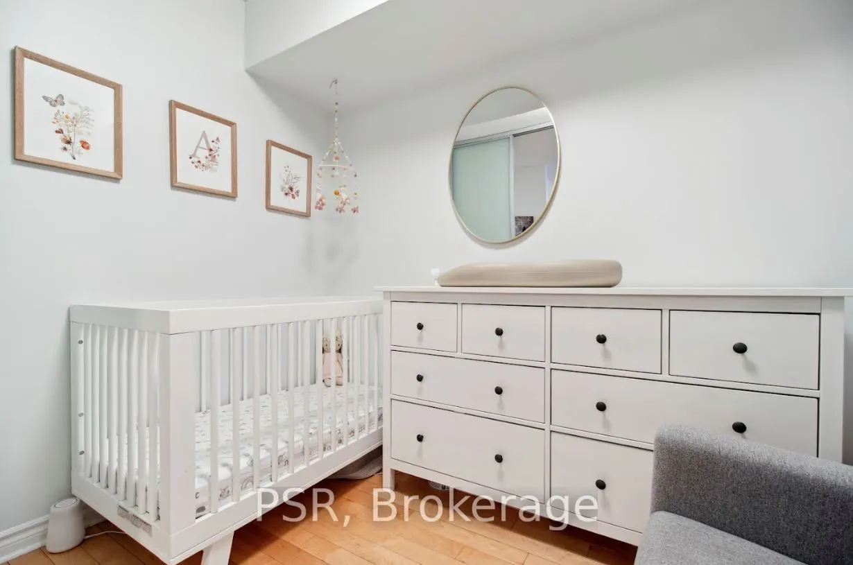 250 Wellington Street W, #1536