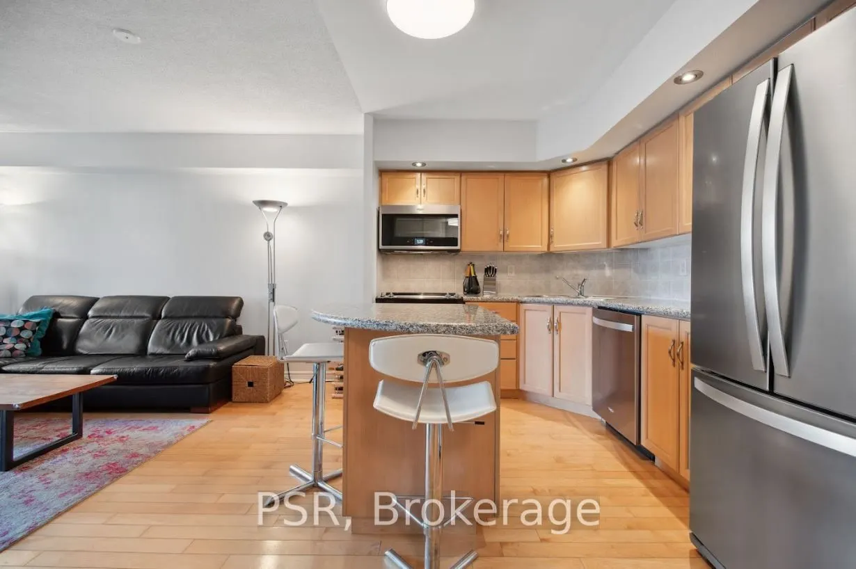 250 Wellington Street W, #1536