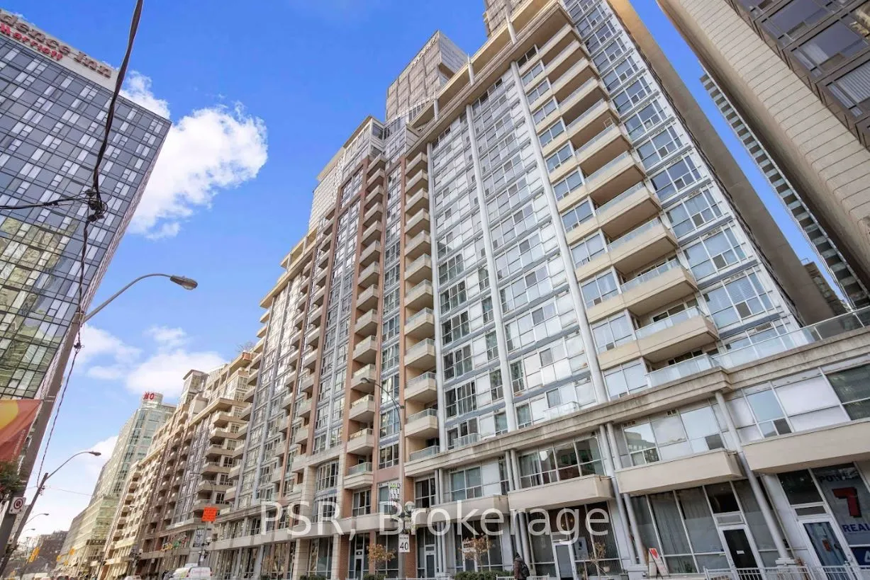 250 Wellington Street W, #1536