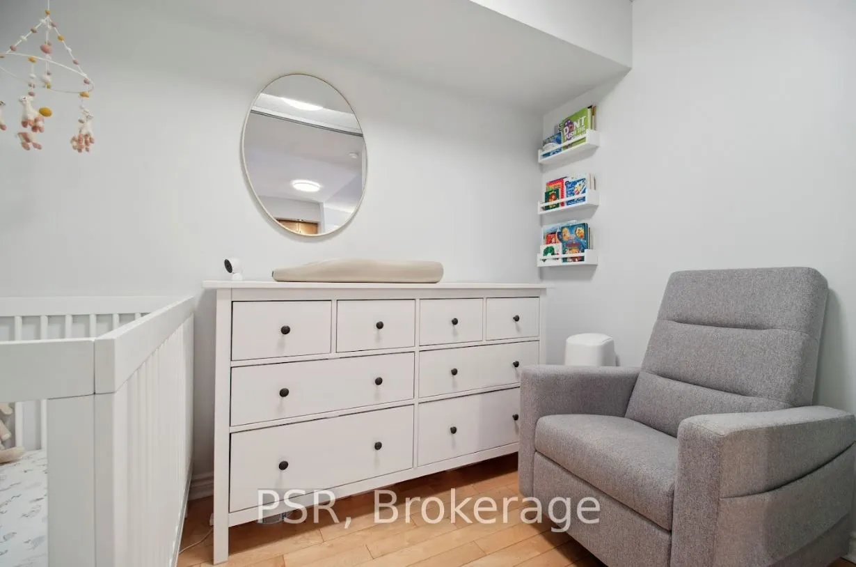 250 Wellington Street W, #1536