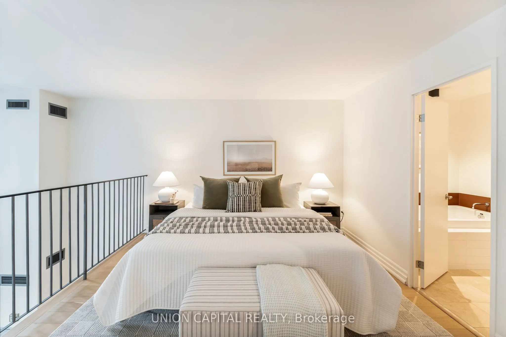 25 Maitland Street, #206