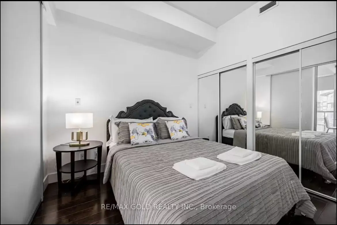 55 Bremner Boulevard #2811