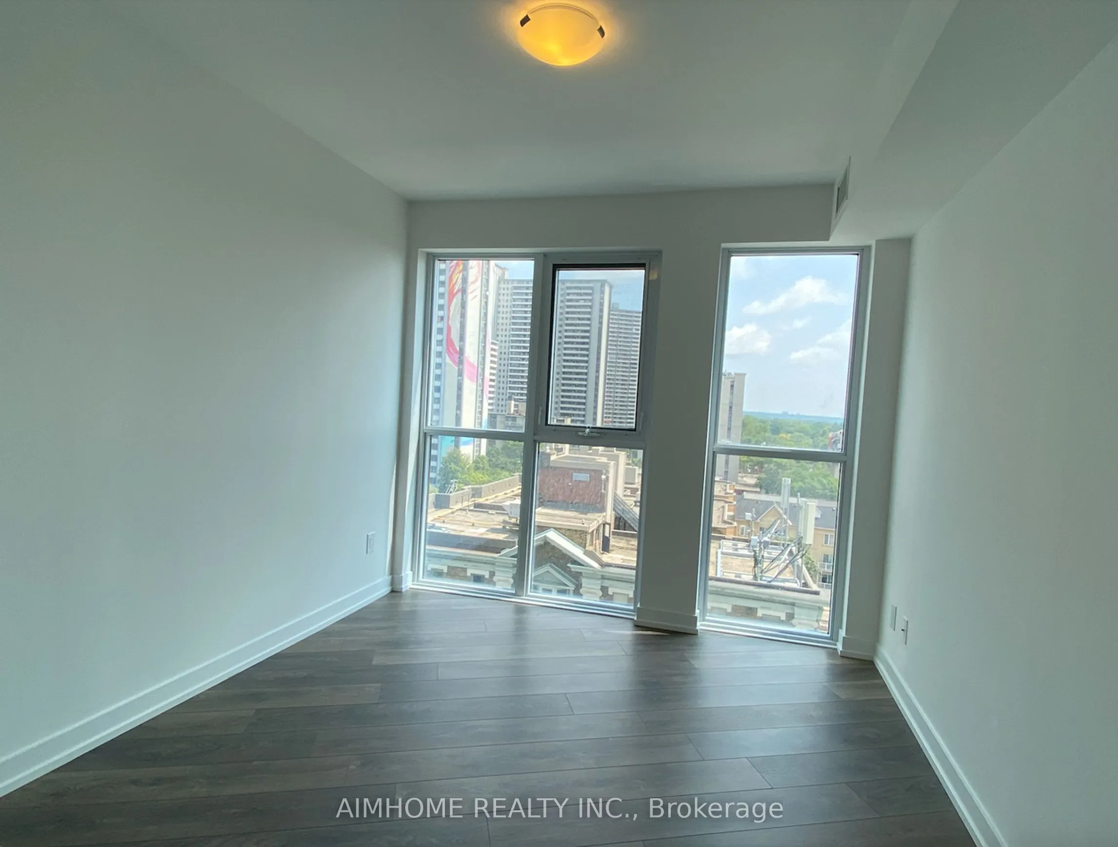 159 Wellesley Street E, #704