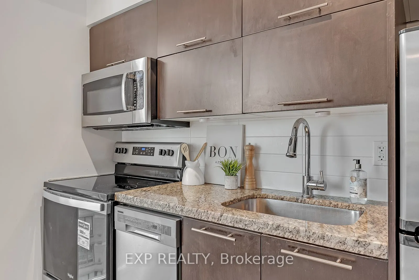 126 Simcoe Street, #1407