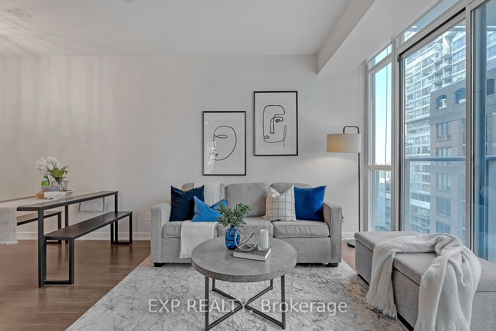 126 Simcoe Street, #1407