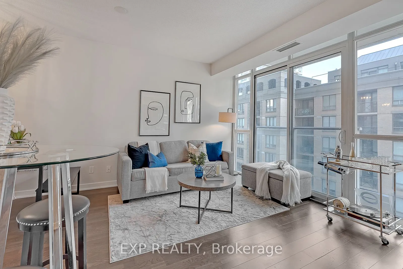 126 Simcoe Street, #1407